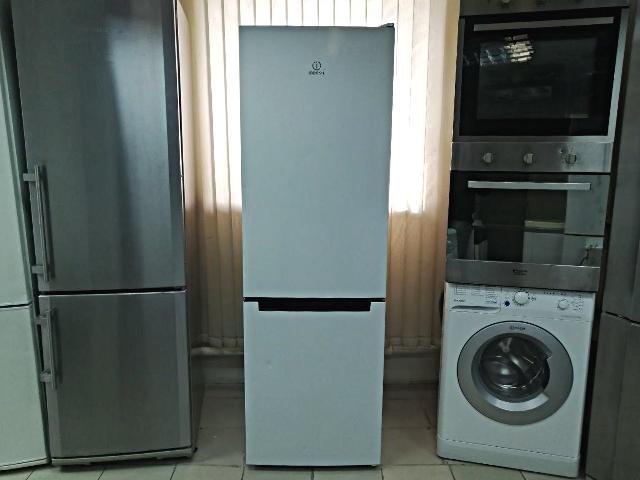 Холодильник Indesit (арт.МЗ0867) Холодильник Indesit (арт.МЗ0867)
